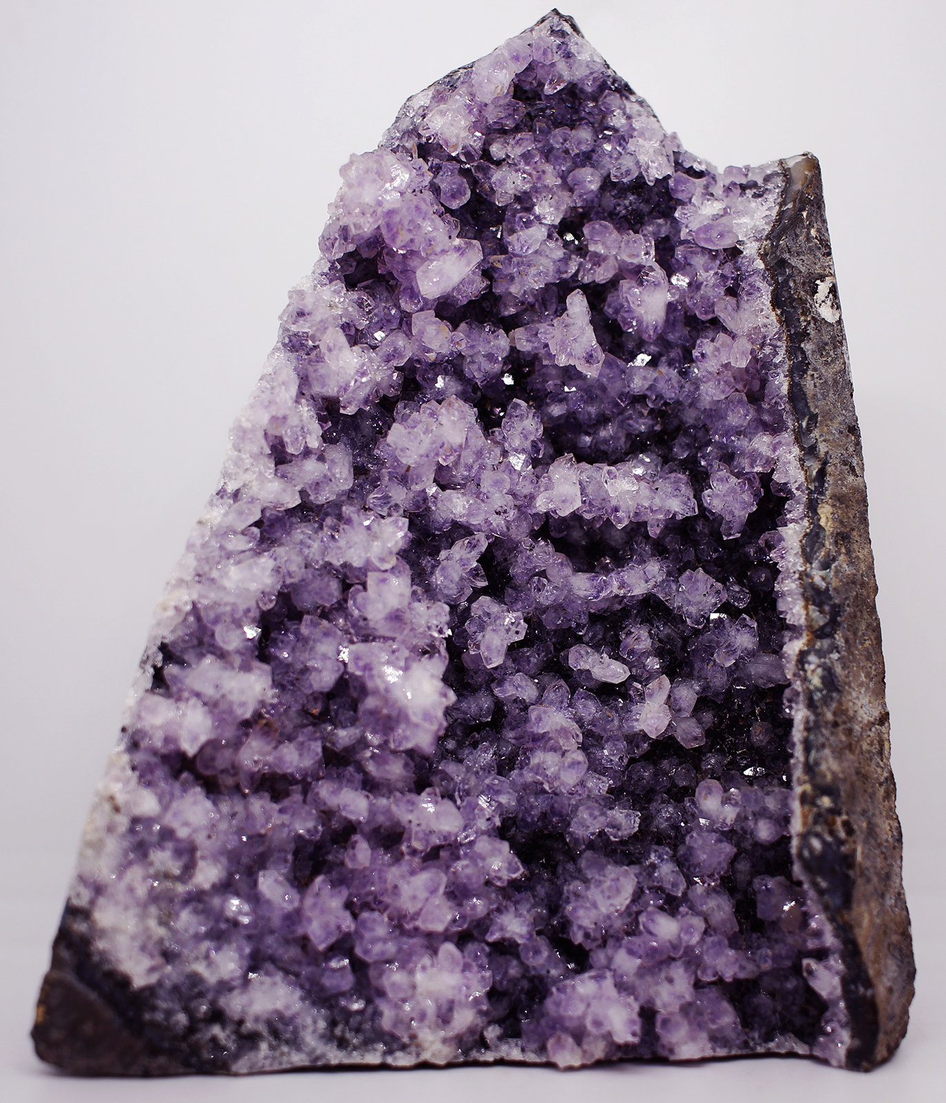 Cuarzo (variedad amatista)
115x85x40 mm
(Autor: Luis Edmundo Sánchez Roja)