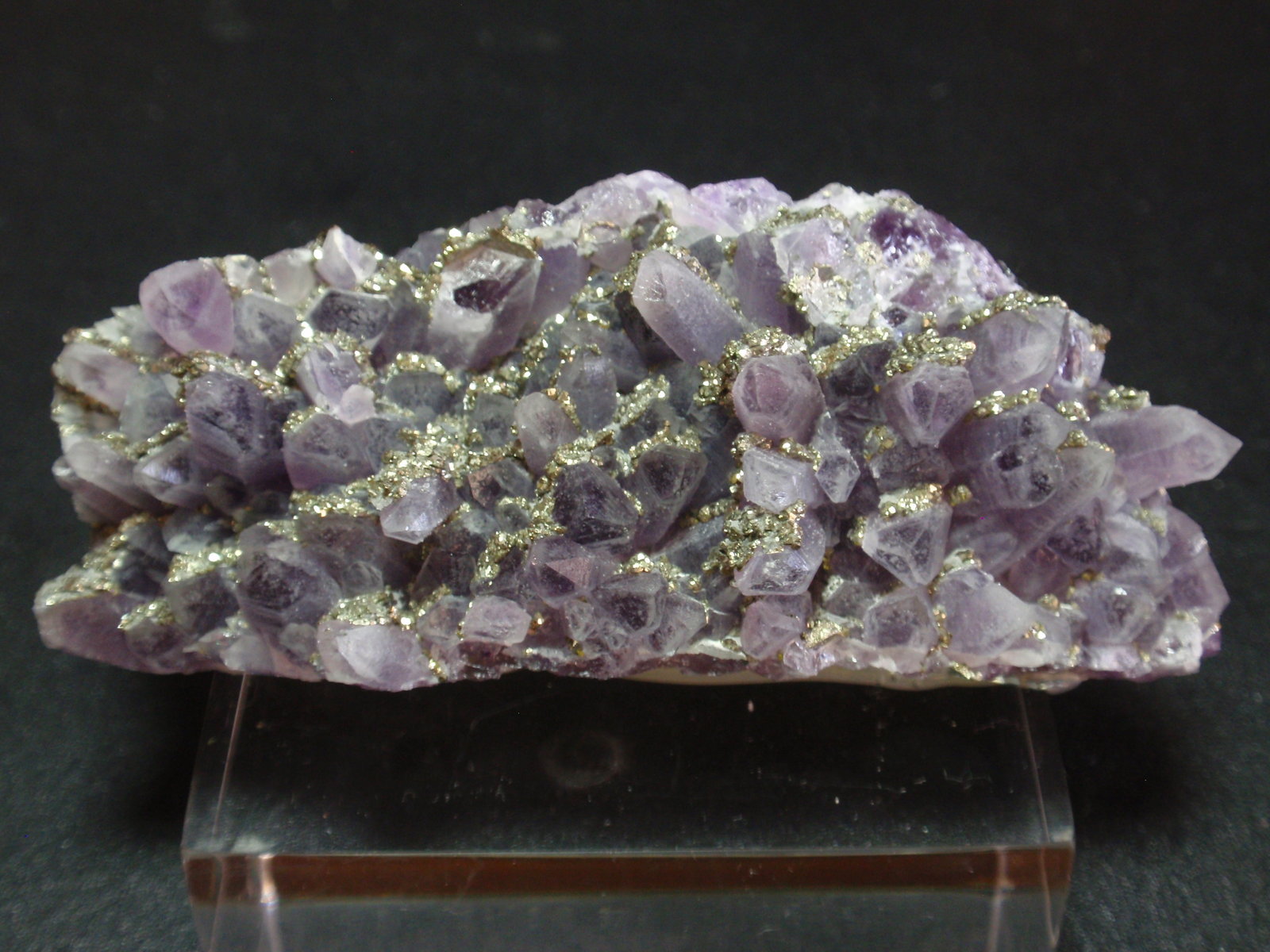 Cuarzo (variedad amatista) con Pirita
80x35 mm
(Autor: Ignacio)