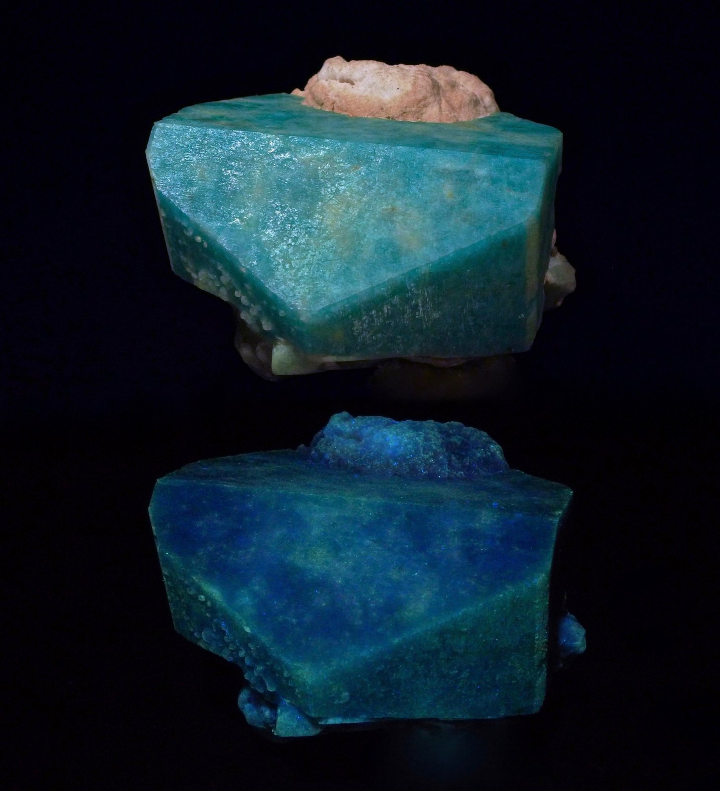 Microclina (variedad amazonita)
8 x 7,5 x 6 cm
(Autor: Josele)