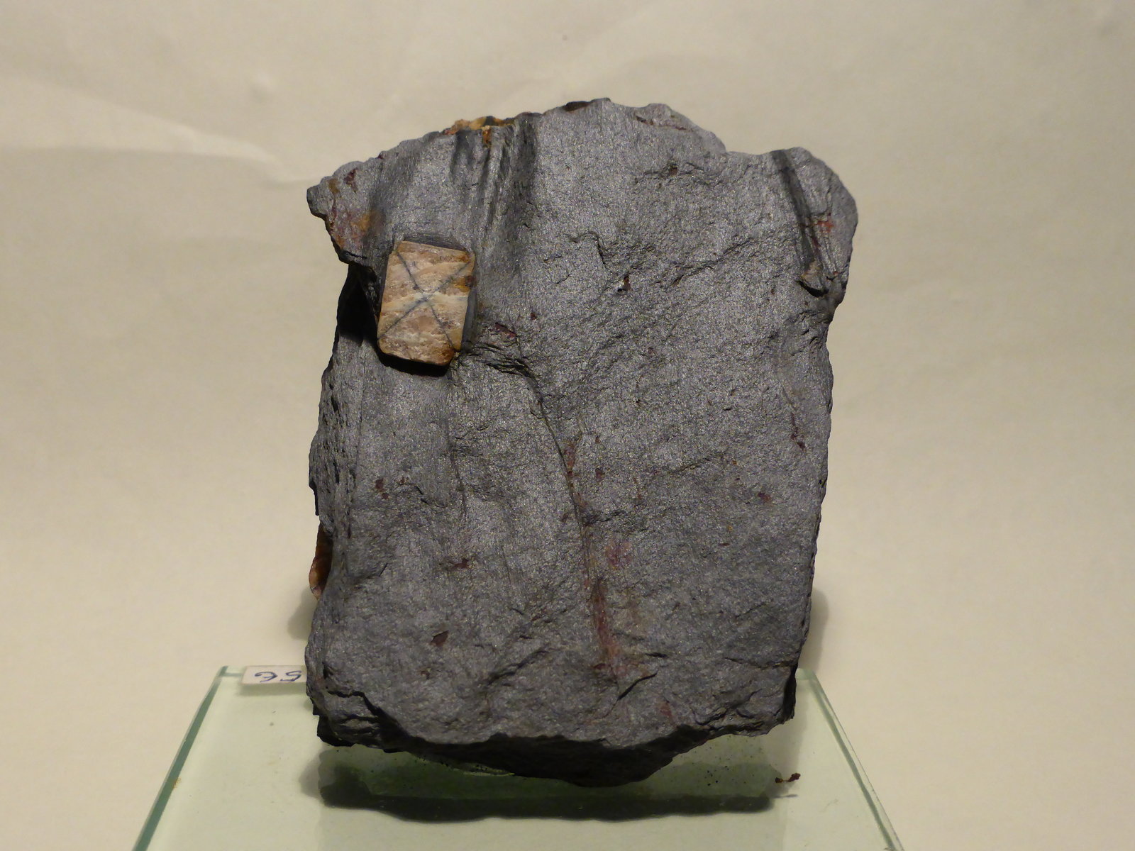 Andalucita (variedad quiastolita)
7,5x5,5 cm
(Autor: Ander Ispizua Juan)