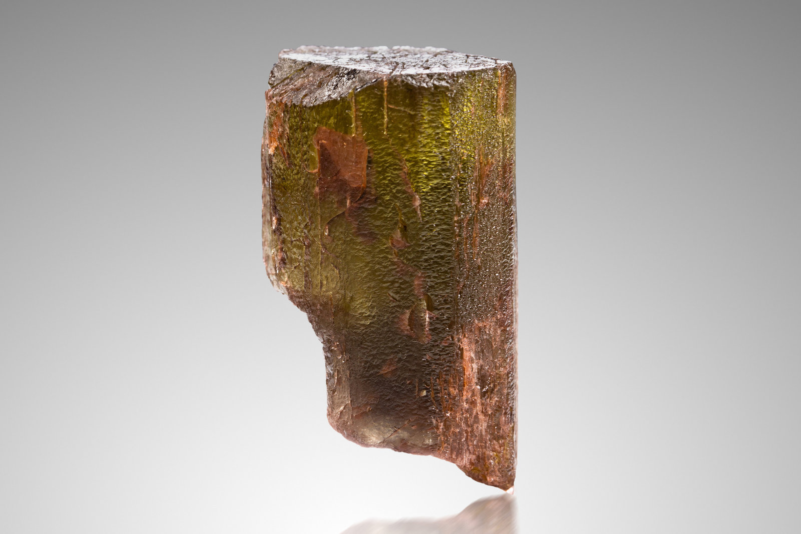 Andalucita
3 x 3 x 5.5 cm
(Autor: Museo MIM)