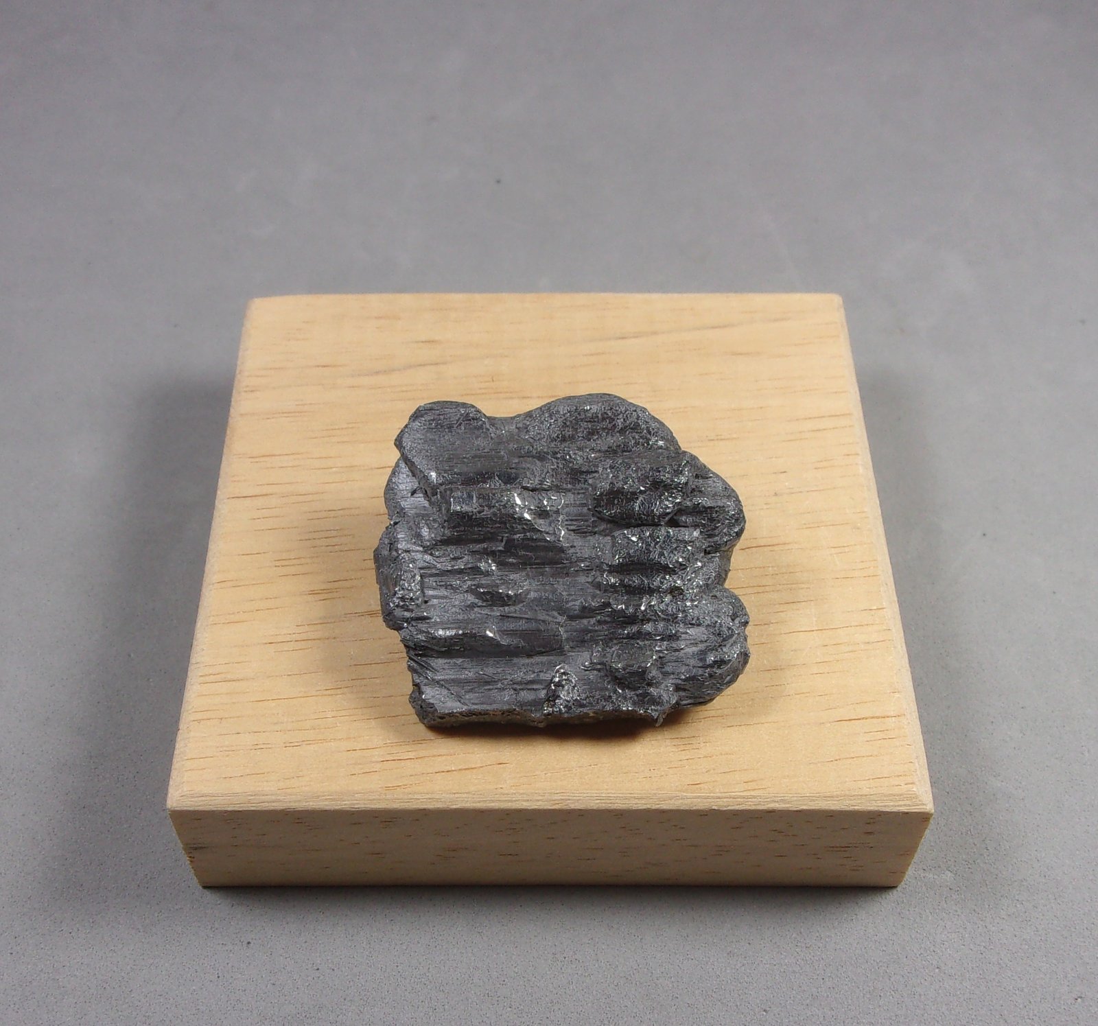 Andorita
3,2 x 2,9 x 0,7 cm.
(Autor: J. G. Alcolea)