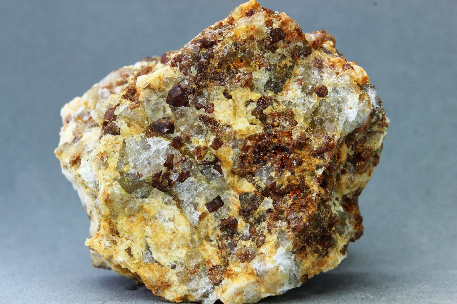 Granate
38x34x20 mm
(Autor: Juan Espino)