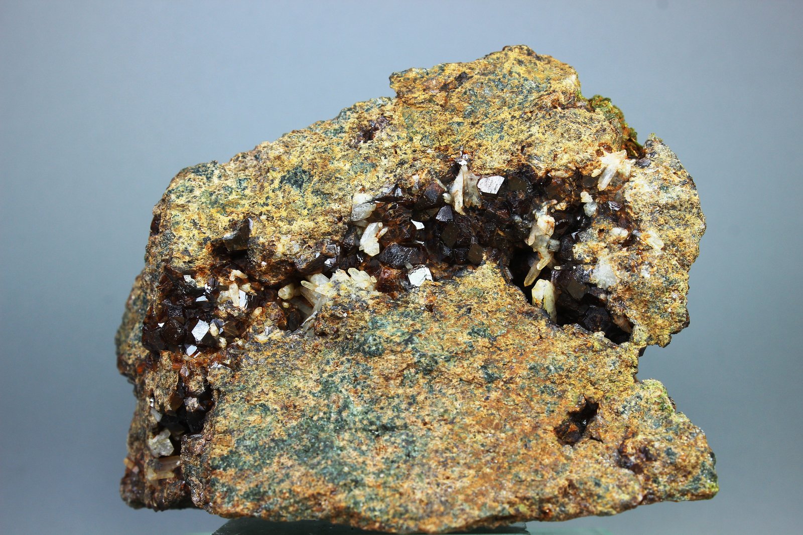 Andradita
86x63x55 mm
(Autor: Juan Espino)