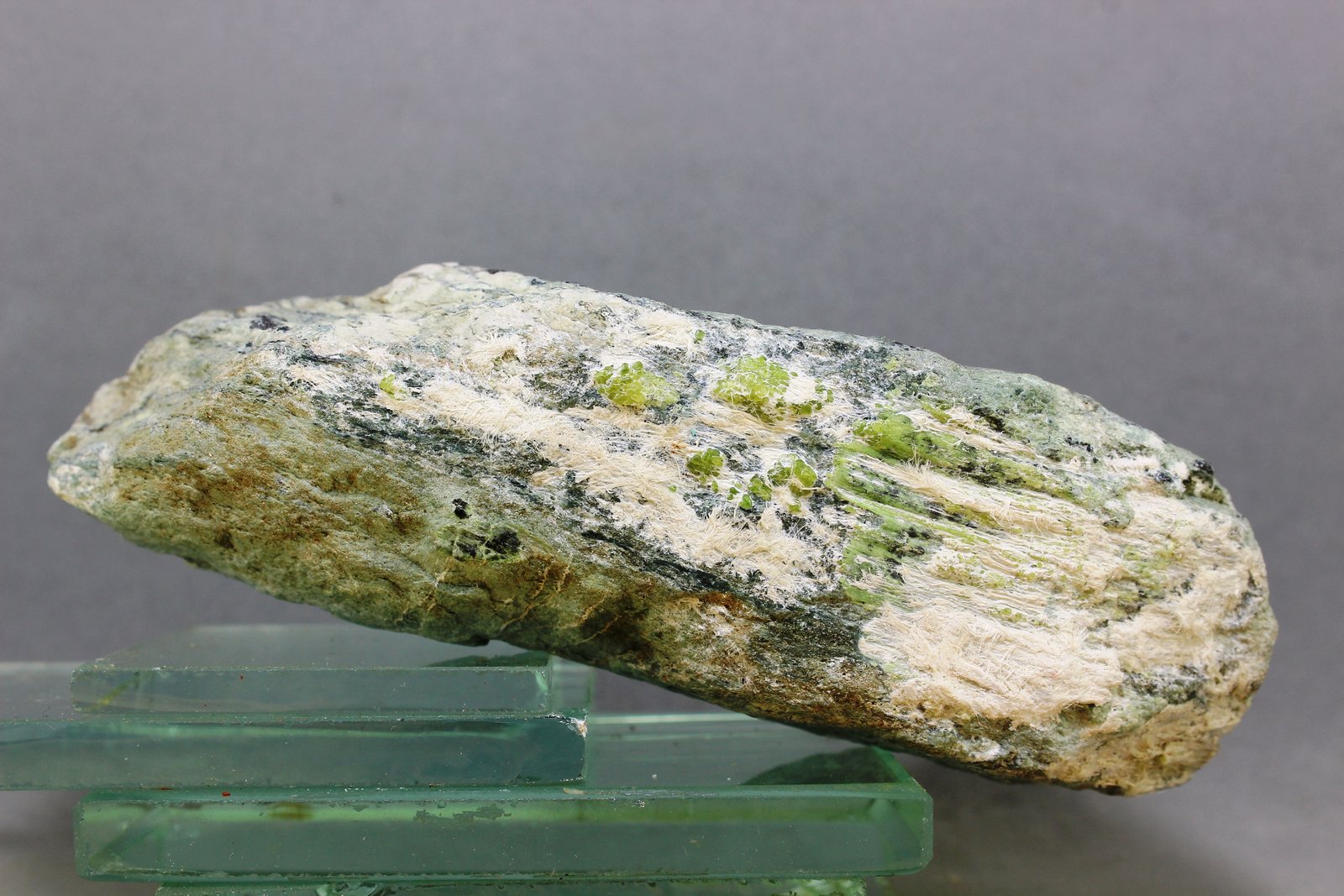 Andradita (variedad demantoide)
100x30 mm
(Autor: Juan Espino)