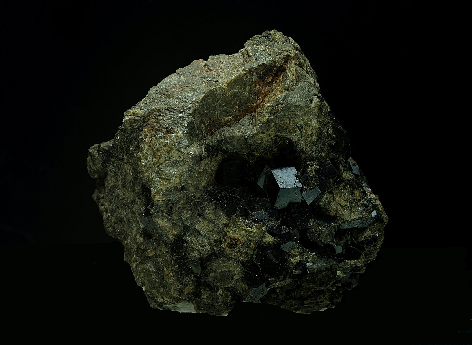 Andradita (Grupo Granate)
43 x 50 mm
(Autor: Antonio Carmona)