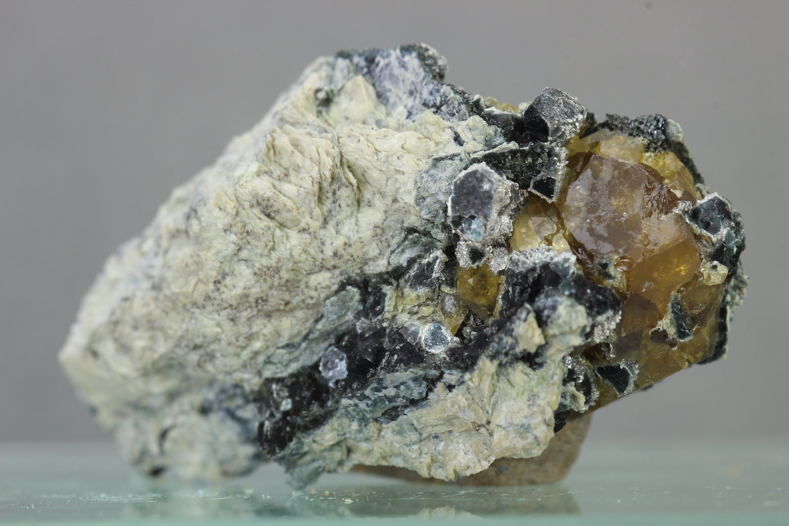 Andradita (variedad topazolita)
33x20 mm
(Autor: Juan Espino)