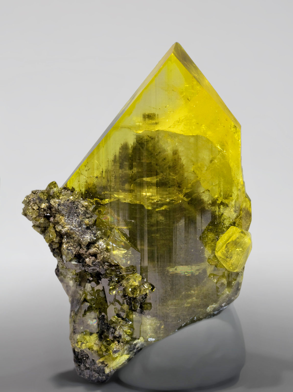 Anglesita con inclusiones de Galena
5.2 × 3.4 × 1.6 cm
(Autor: Jordi Fabre)
