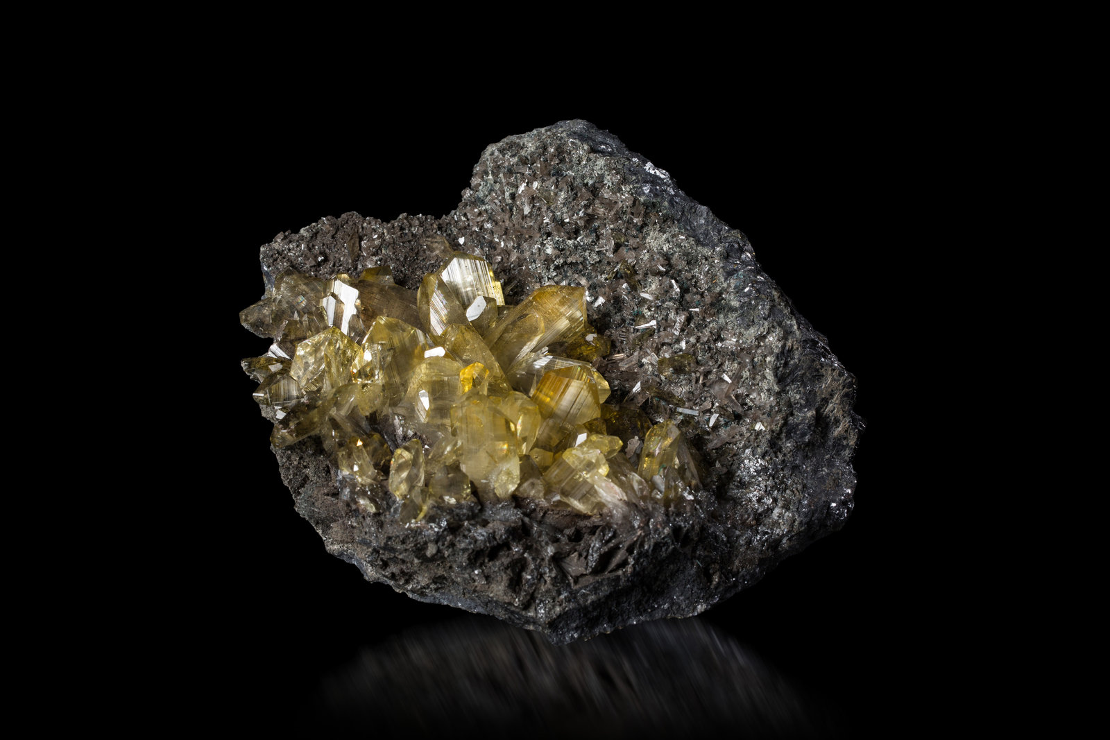 Anglesita
13.5 x 13.5 x 9 cm / cristal principal: 3.2 cm
(Autor: Museo MIM)