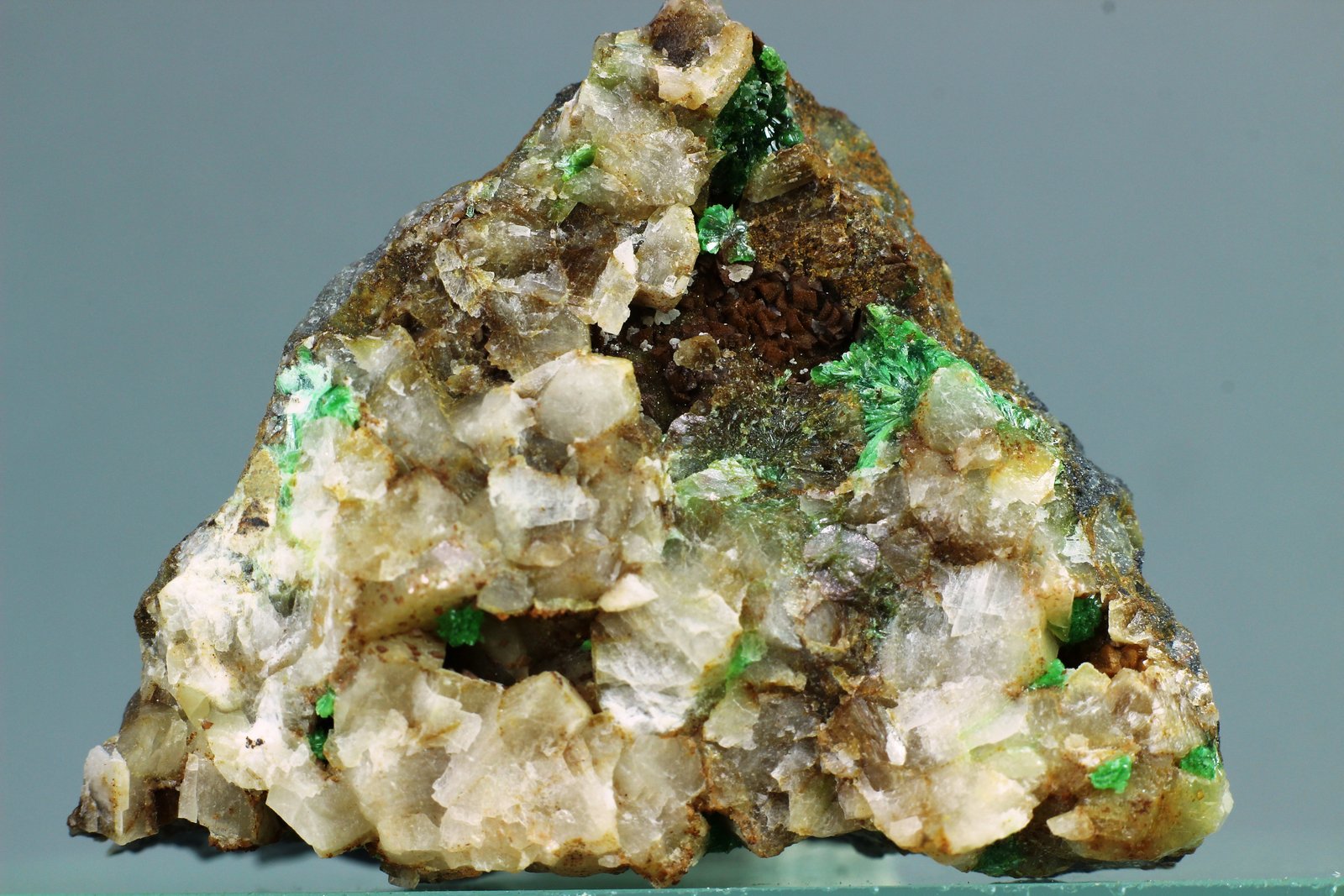 Annabergita
31x31 mm
(Autor: Juan Espino)