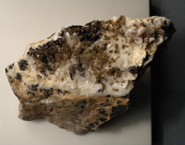 Annabergita
6 x 4 cm.
(Autor: Echevarria)