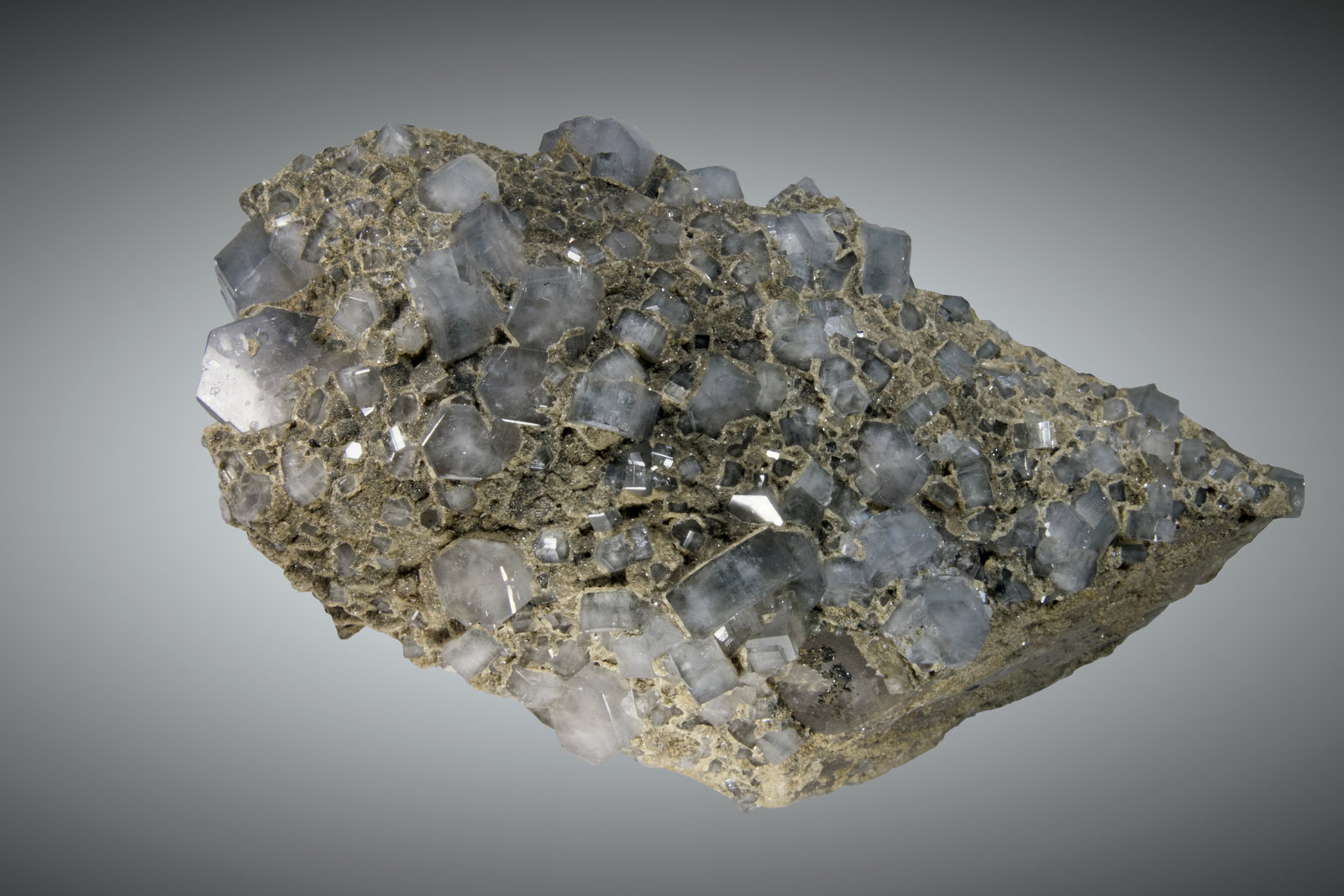 Fluorapatito, cuarzo
16 x 12cm
(Autor: Raul Vancouver)