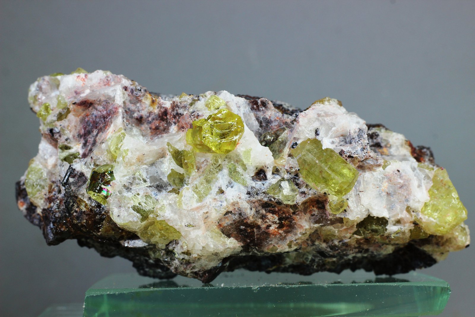 Fluorapatito (grupo Apatito)
83x35x30
(Autor: Juan Espino)