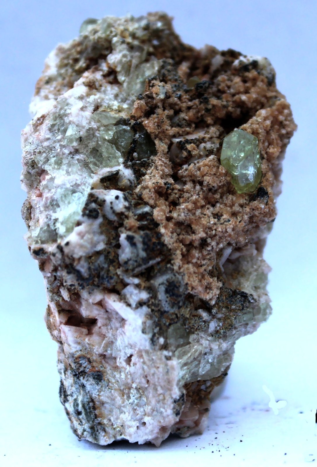Fluorapatito (Grupo Apatito)
55x33x27 mm.
(Autor: José Luis Zamora)