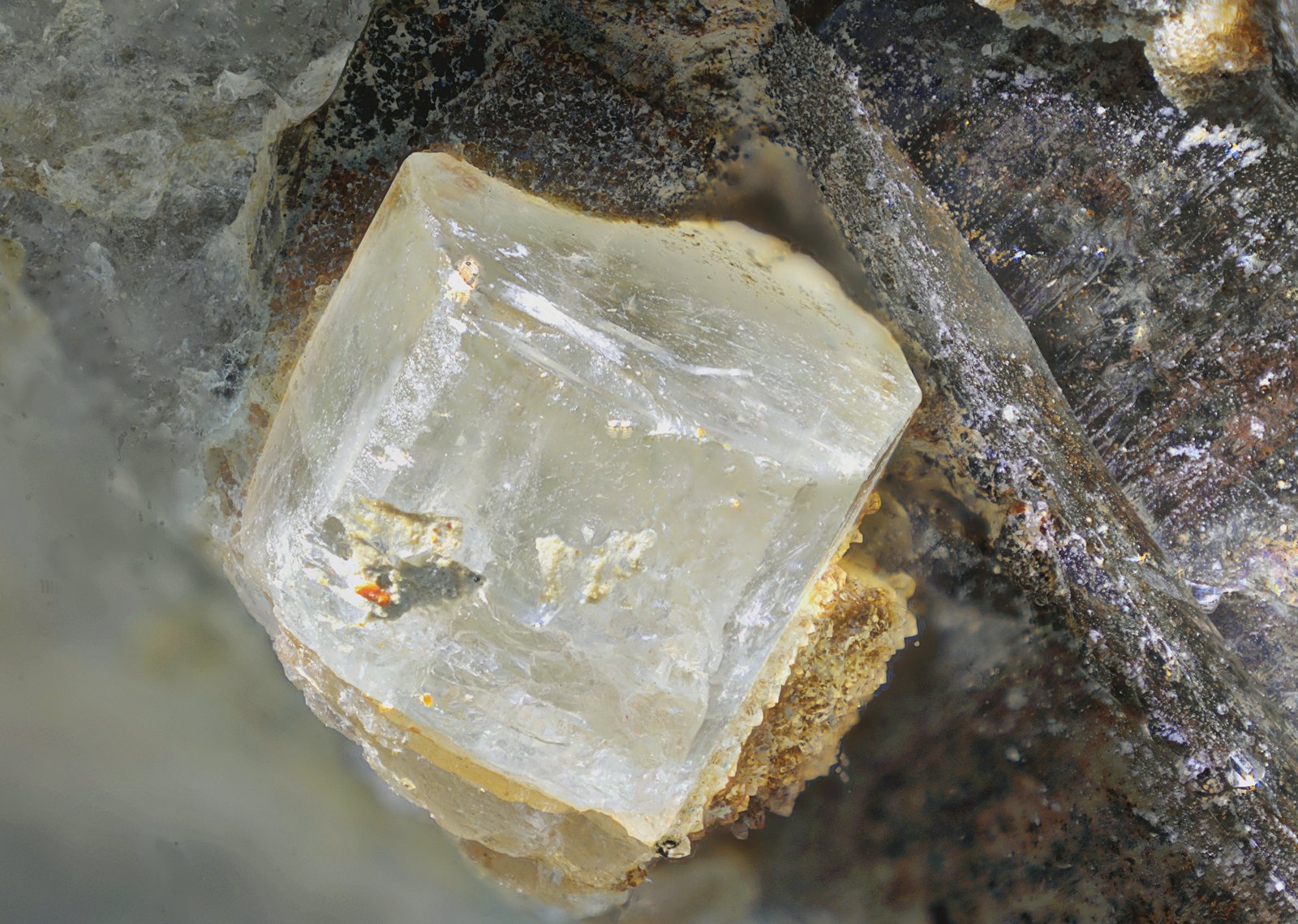Apatito
Cristal de 4 mm
(Autor: Antonio Carmona)
