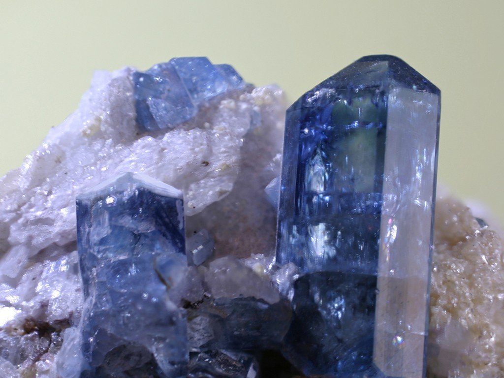 Fluorapatito (Grupo Apatito)
40 x 23 mm
(Autor: Ramon A  Lopez Garcia)