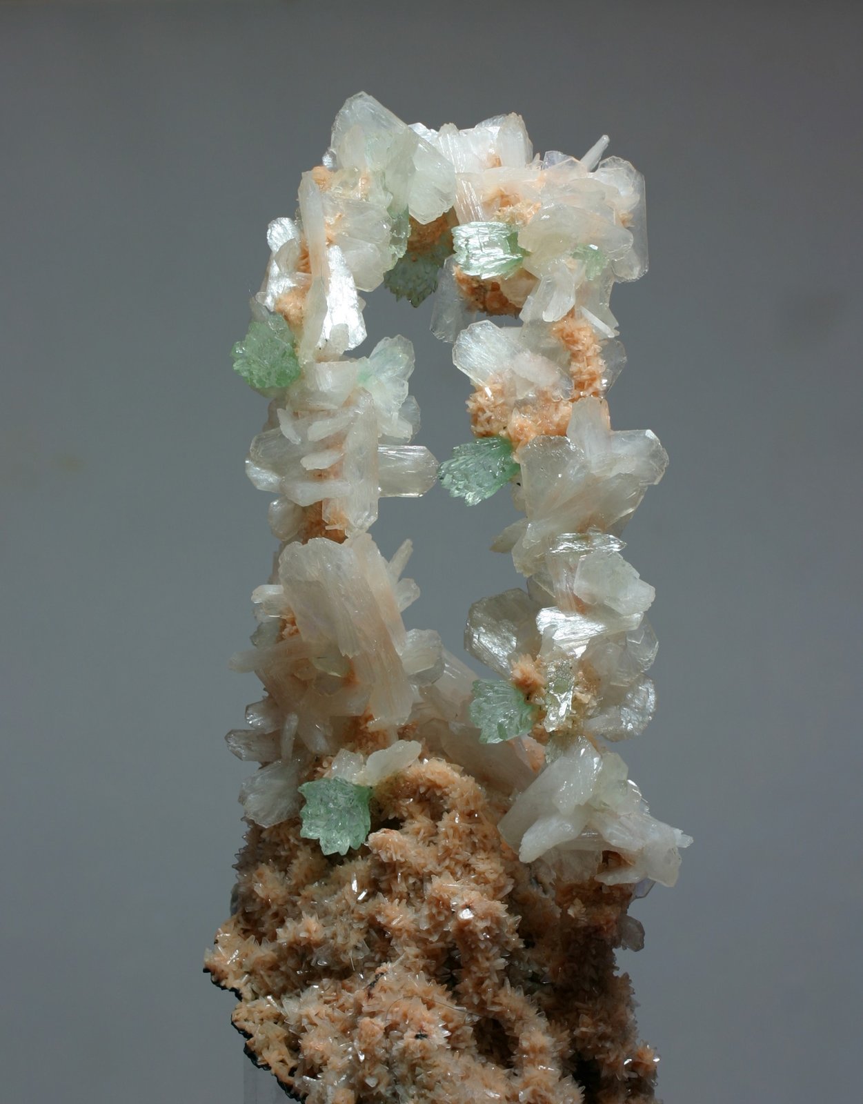 Fluorapophyllita-(K) (Apofilita)
70x180 mm
(Autor: Ramon A  Lopez Garcia)
