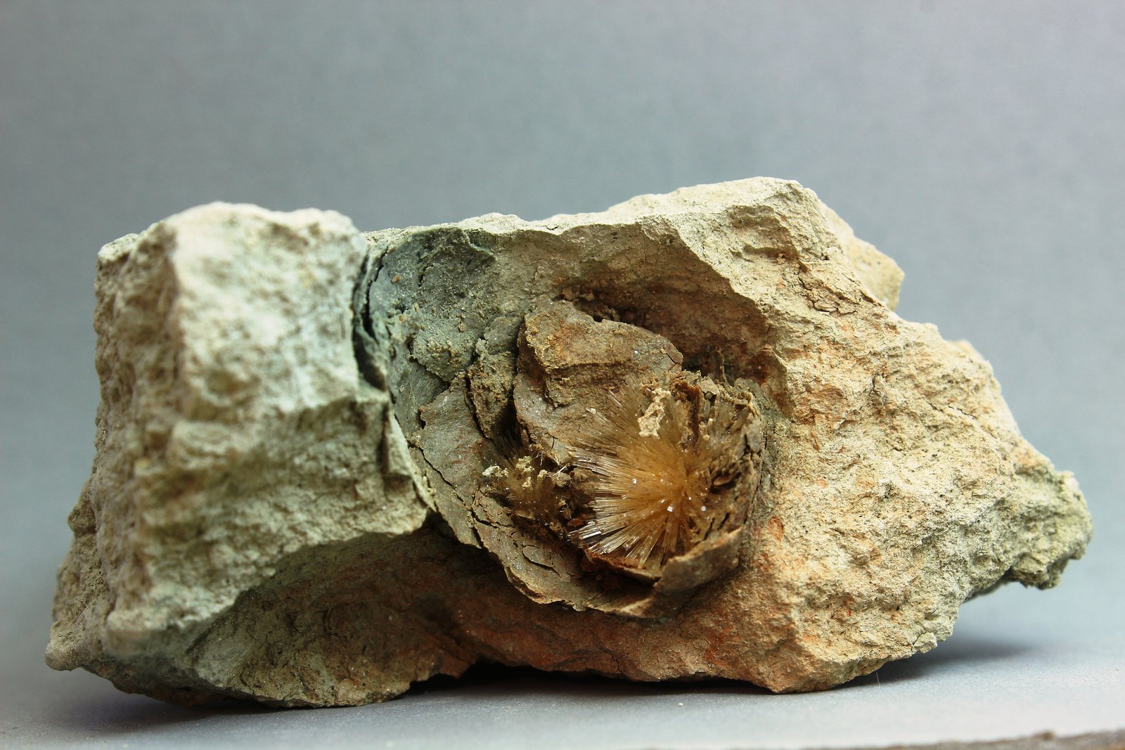 Aragonito
80X73X35 mm
(Autor: Juan Espino)