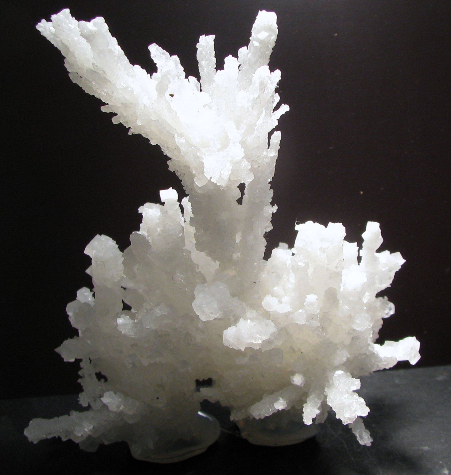 Aragonito
83 x 75 x 45 mm.
(Autor: José Luis Zamora)