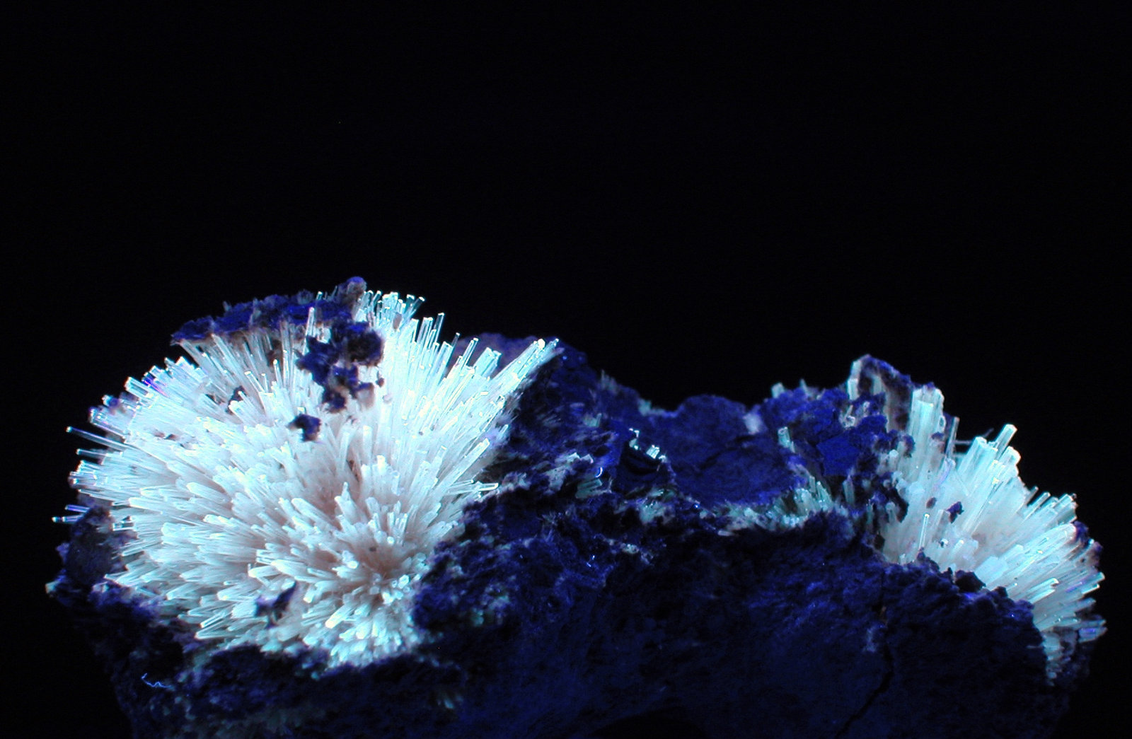 Aragonito
ejemplar 5 cm
(Autor: Cesar M. Salvan)