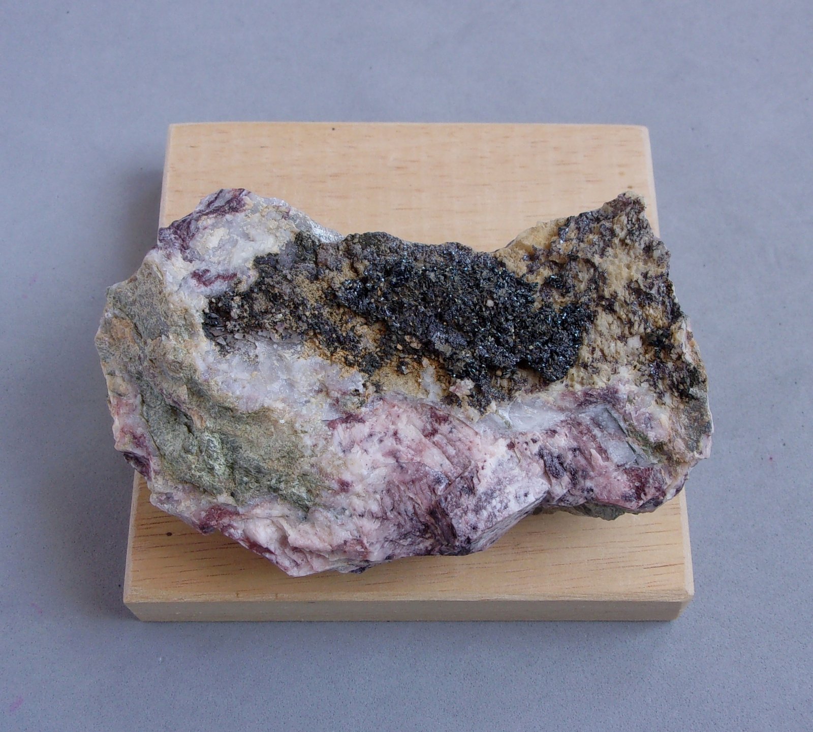Argentopirita
8,5 x 6 x 3 cm.
(Autor: J. G. Alcolea)