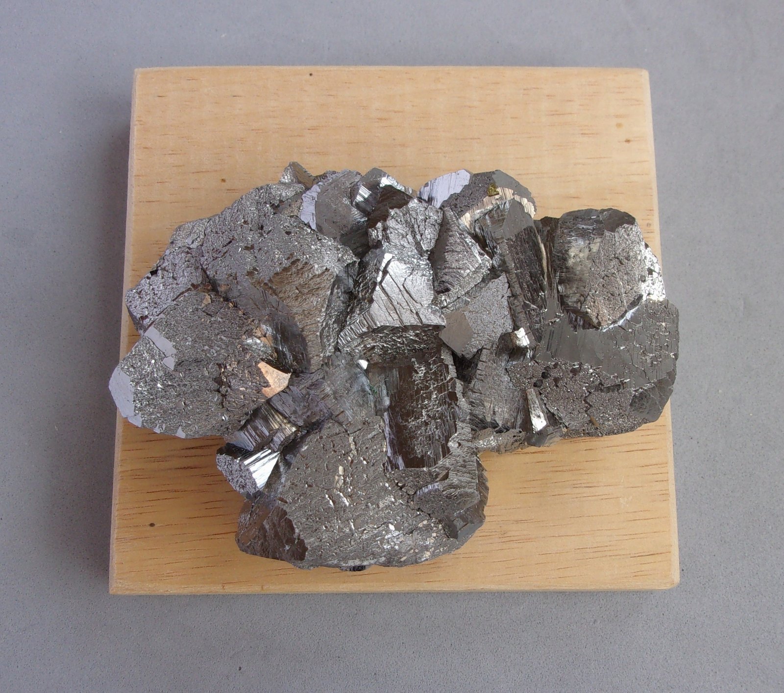 Arsenopirita
8 x 6 x 2,5 cm.
(Autor: J. G. Alcolea)