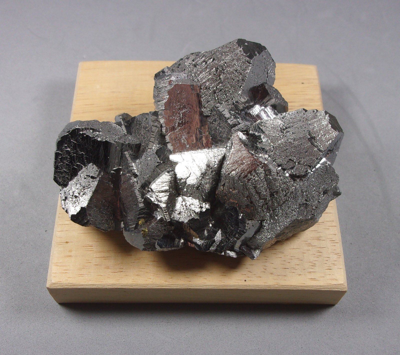 Arsenopirita
8 x 6 x 2,5 cm.
(Autor: J. G. Alcolea)