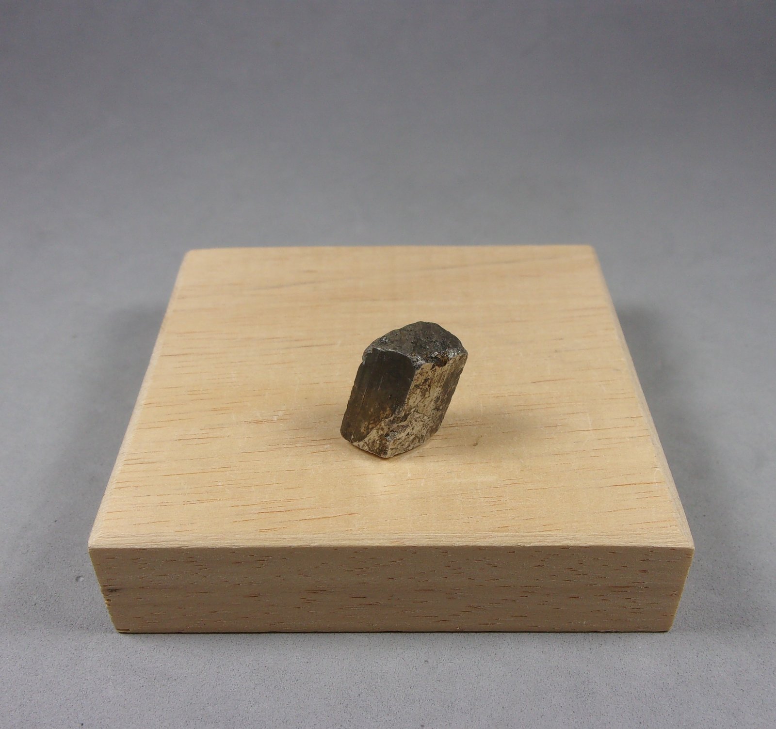 Arsenopirita (variedad danaita)
1,5 × 1,1 × 0,7 cm.  4,32 g.
(Autor: J. G. Alcolea)