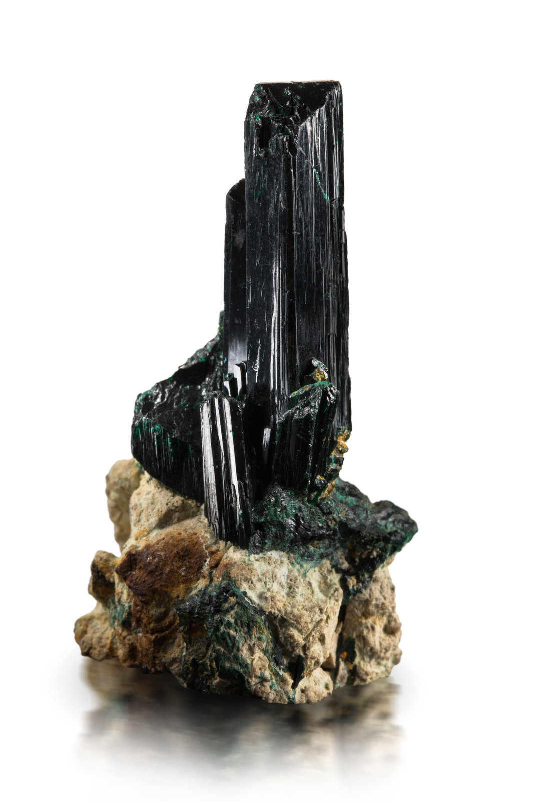 Atacamita
2.5 x 3 x 5 cm / cristal principal: 3.5 cm
(Autor: Museo MIM)