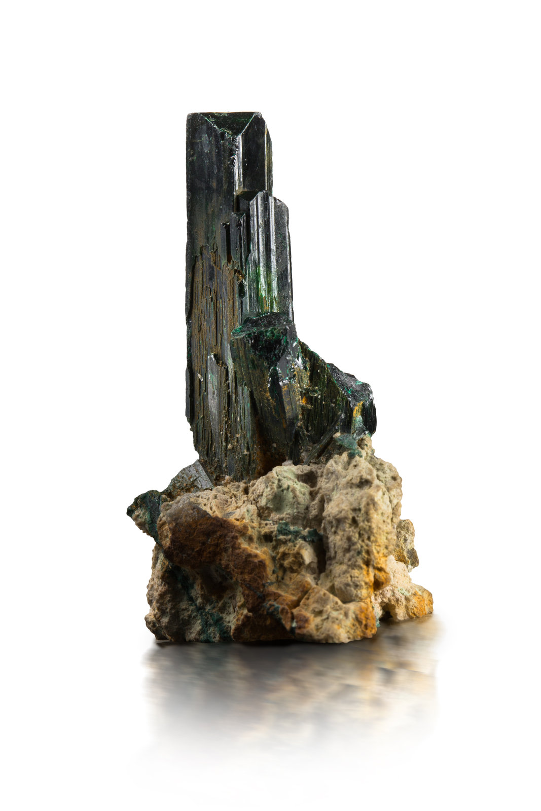 Atacamita
2.5 x 3 x 5 cm / cristal principal: 3.5 cm
(Autor: Museo MIM)