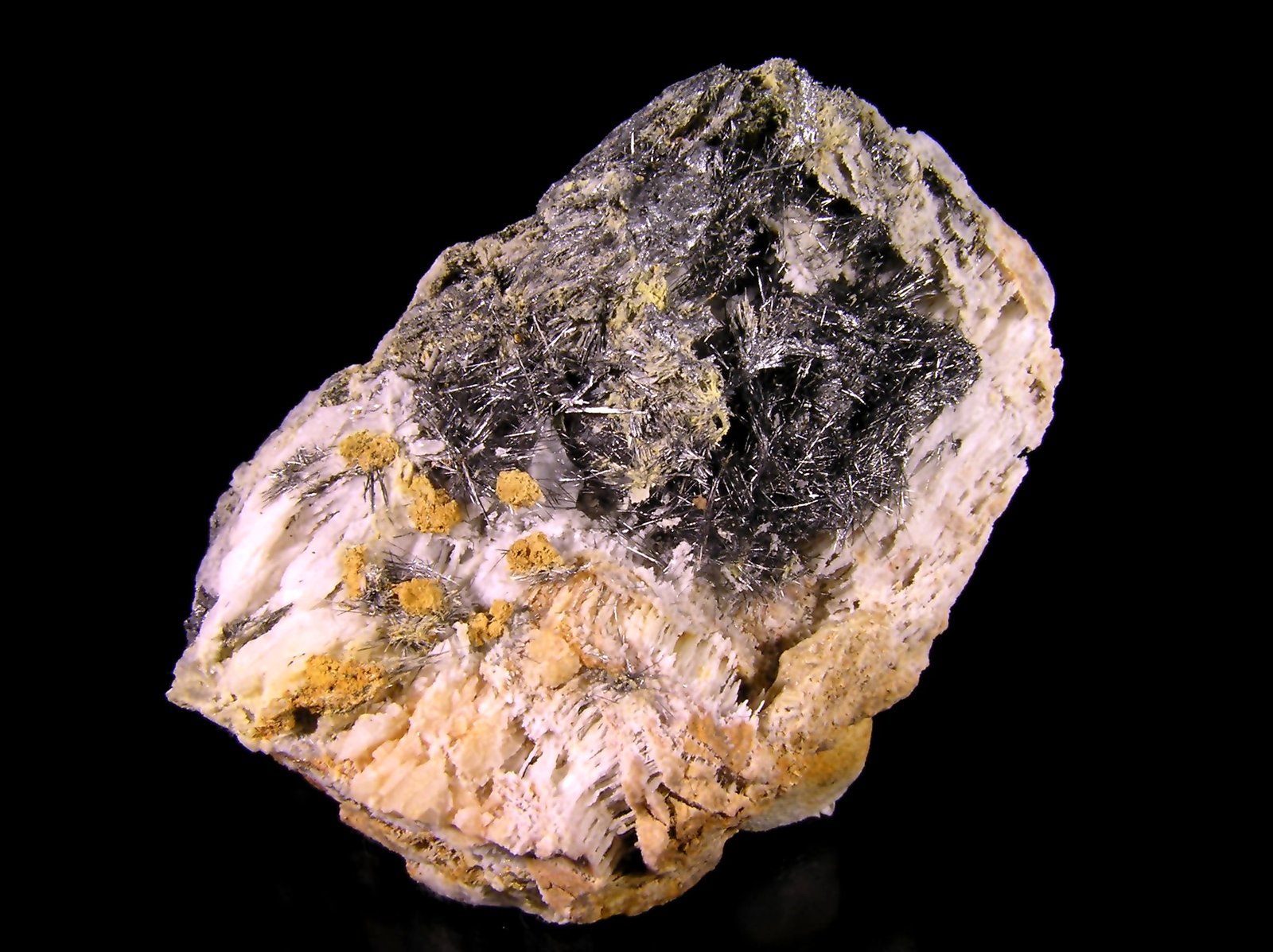 Stibnita (Estibina)
5x4,5x6,5 cm.
(Autor: Nacho)