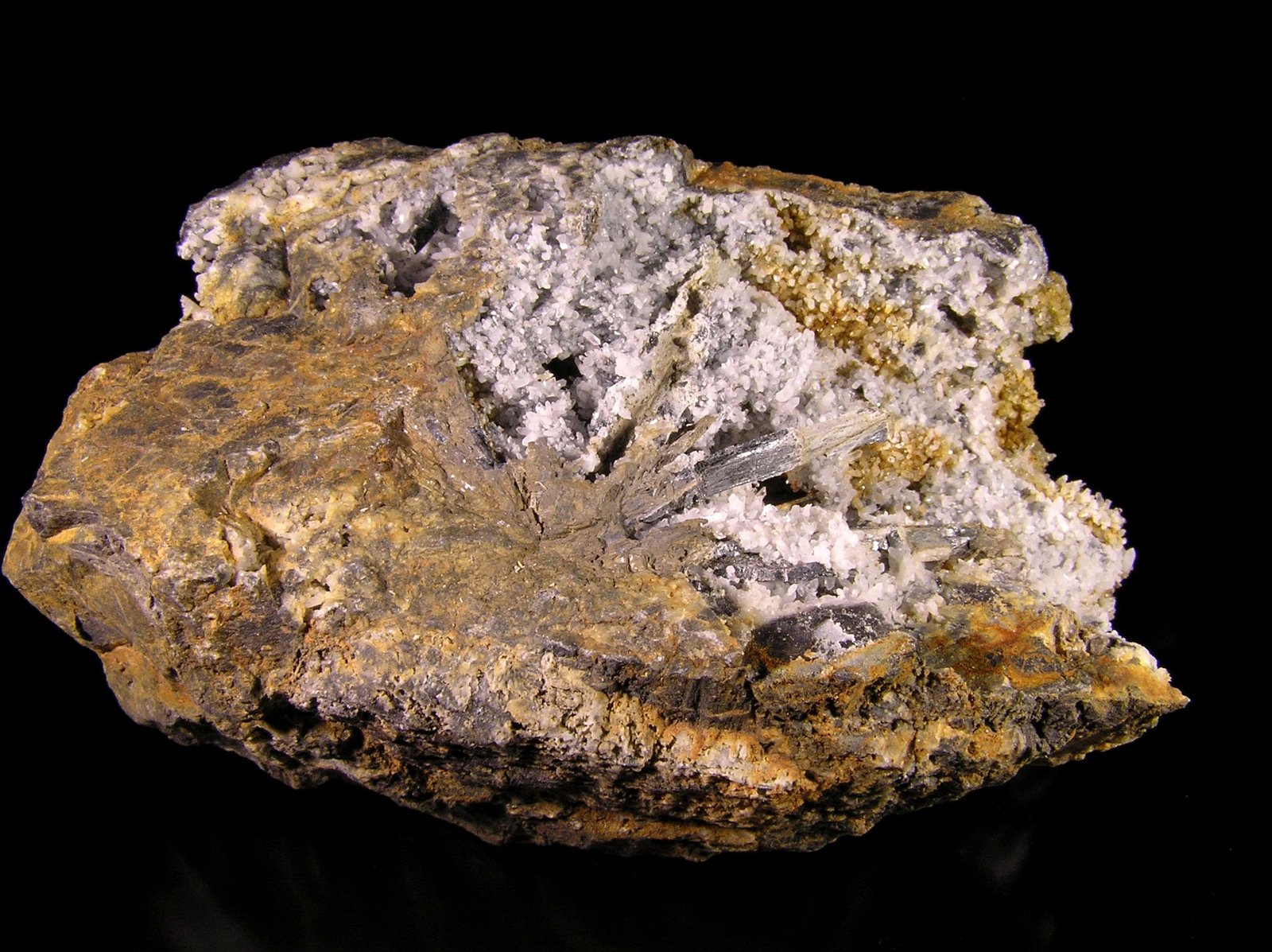 Stibnita (Estibina)
9,5x6x4 cm.
(Autor: Nacho)