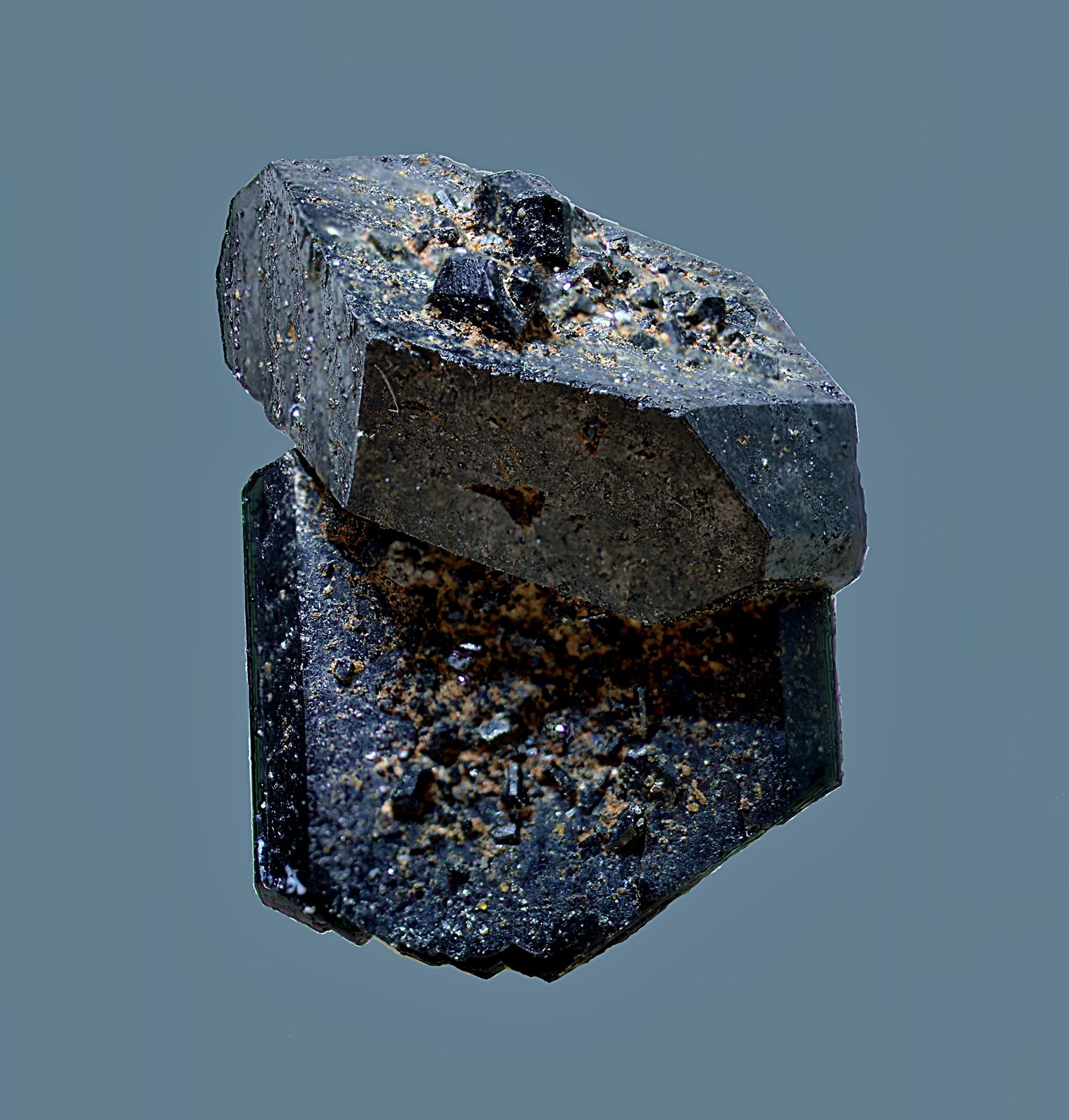 Augita
Macla de dos cristales de 10 mm.
(Autor: Antonio Carmona)