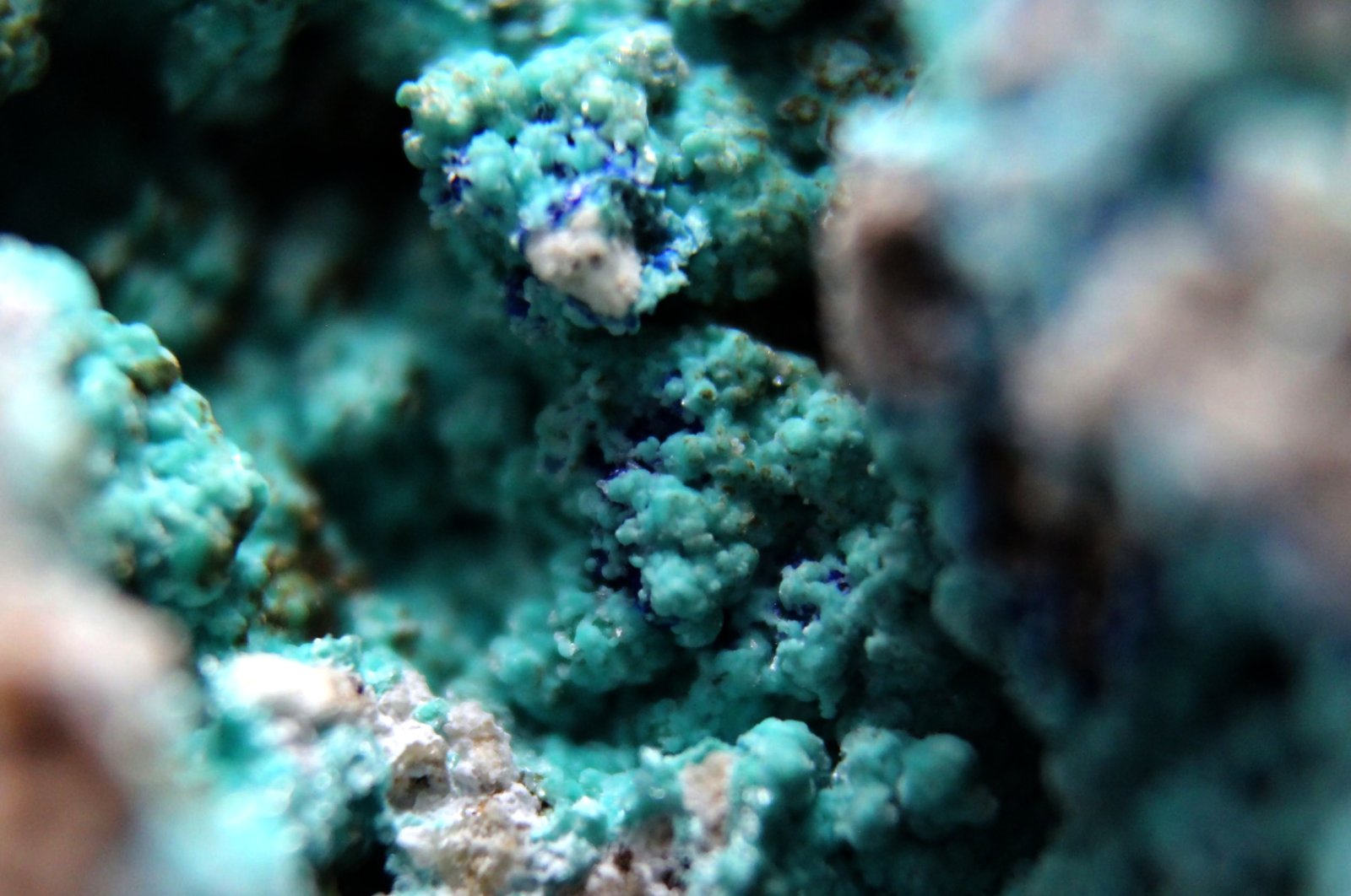 Auricalcita, Azurita
37 x 25 x 20 mm
(Autor: José Luis Zamora)