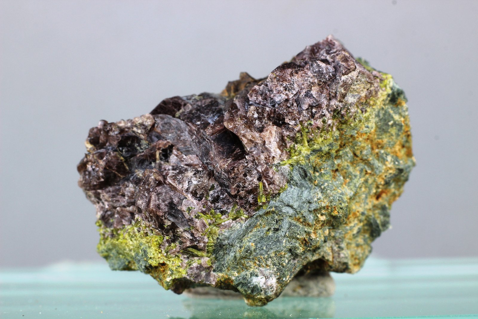 Axinita-(Fe)
30x19 mm.
(Autor: Juan Espino)