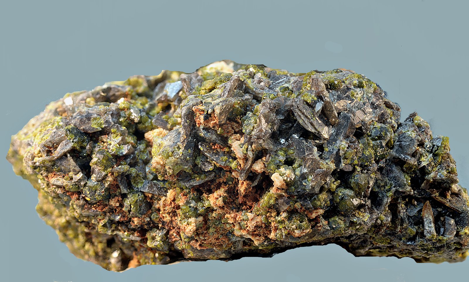 Axinita-(Fe) y grosularia
45 x 18 mm
(Autor: Antonio Carmona)