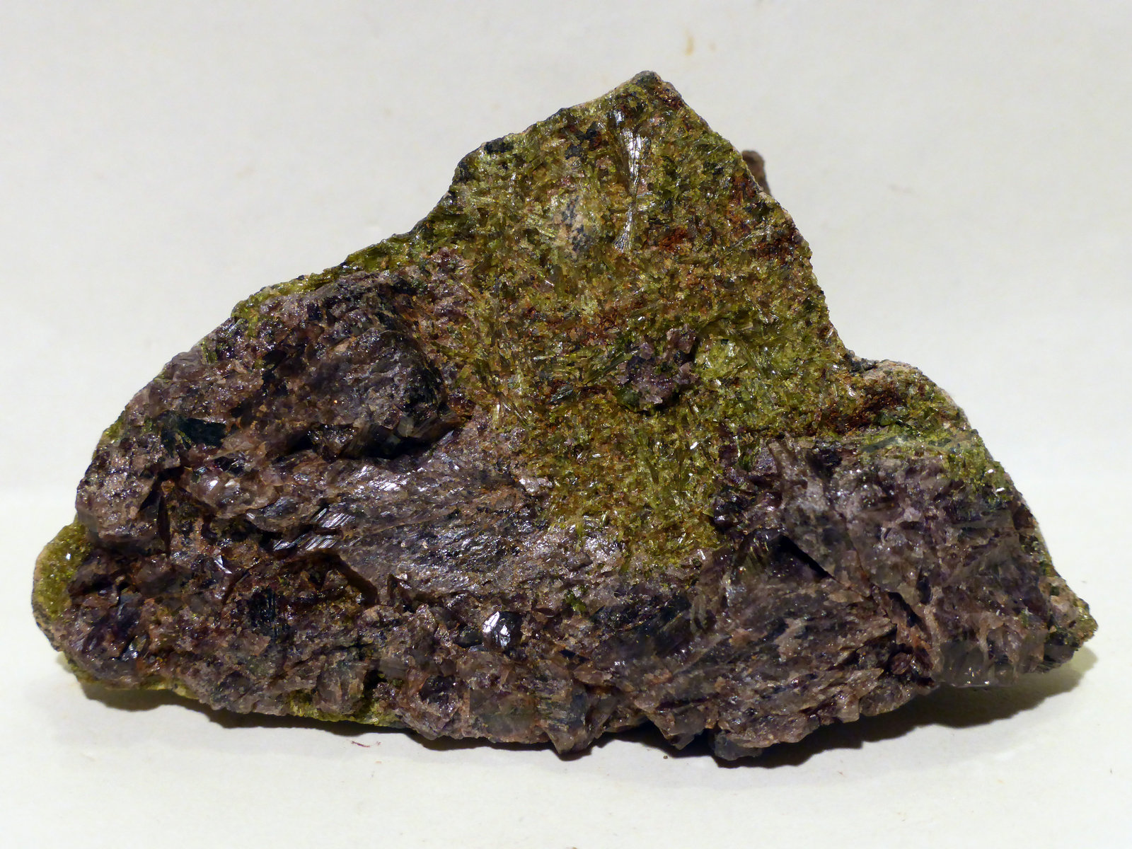 Axinita
6x4,8 cm
(Autor: Ander Ispizua Juan)