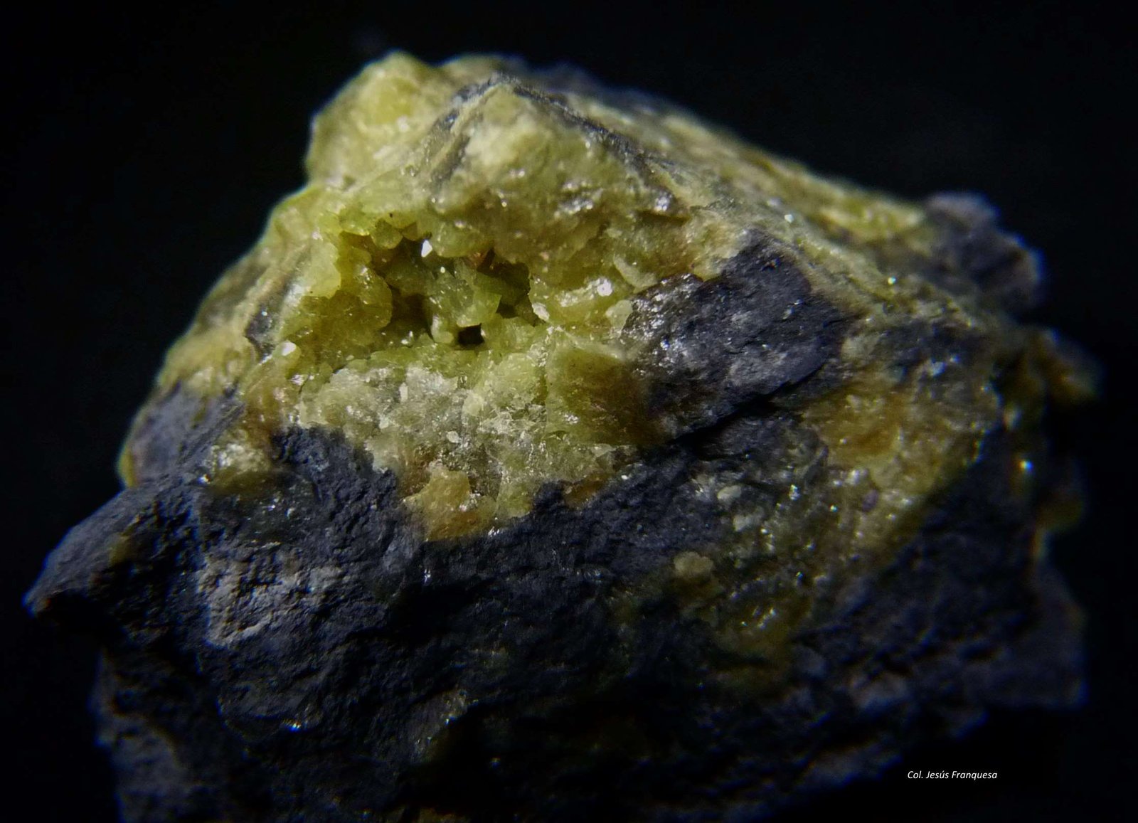 Azufre.
35x30 mm.
(Autor: Jesus Franquesa Baucells)