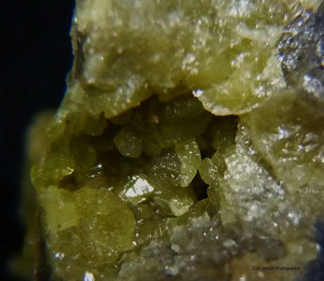 Azufre.
35x30 mm.
(Autor: Jesus Franquesa Baucells)