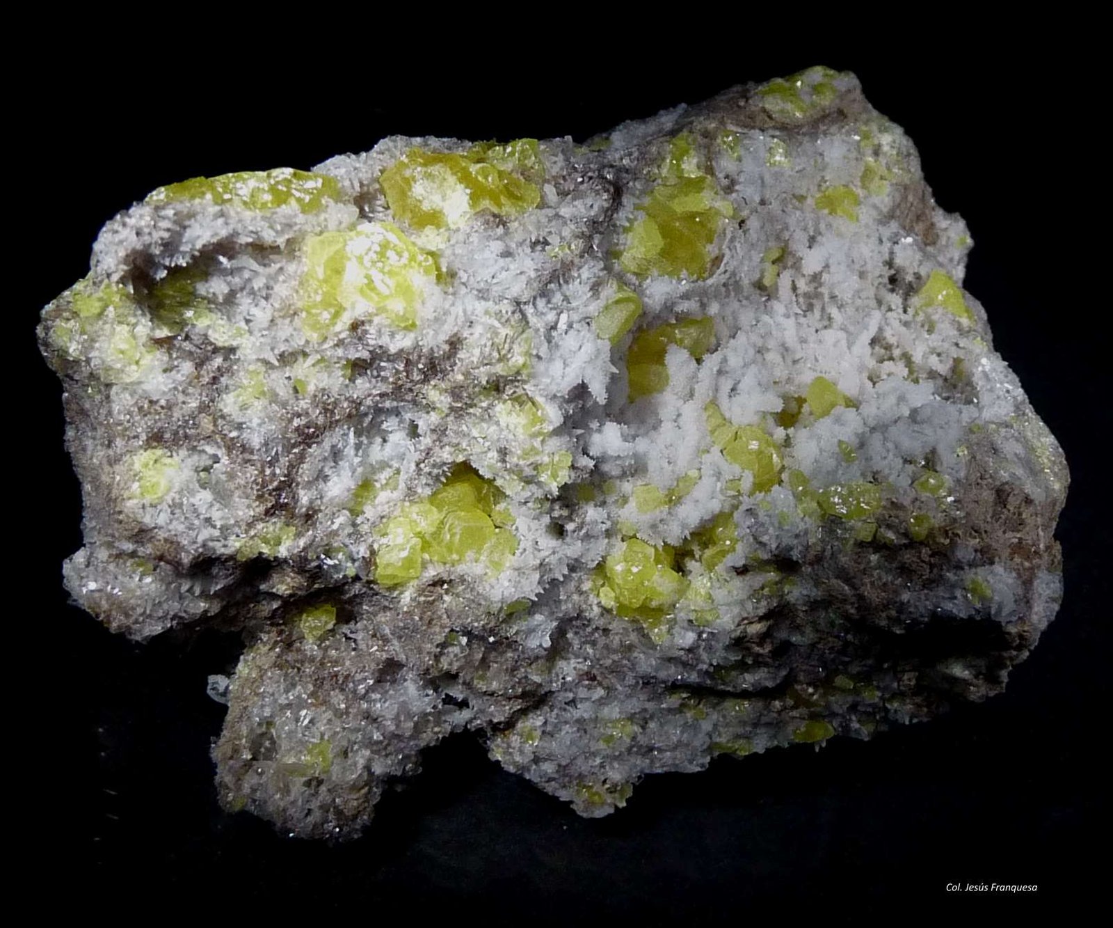 Azufre, Calcita y Celestina.
70x50 mm
(Autor: Jesus Franquesa Baucells)