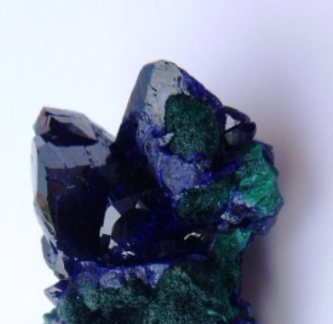 Azurita, Malaquita
5 x 3 cm. la pieza,2 x 2 cm.  la vista de la foto
(Autor: javier ruiz martin)