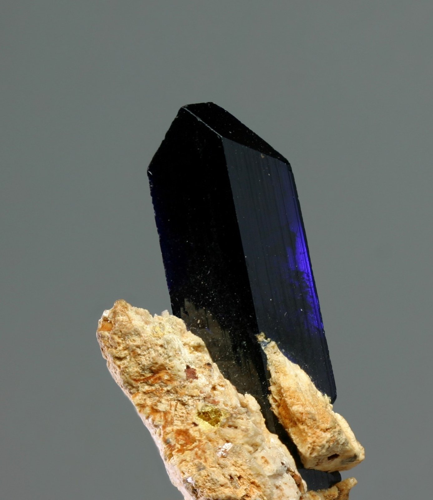 Azurita
cristal 10x30 mm
(Autor: Ramon A  Lopez Garcia)