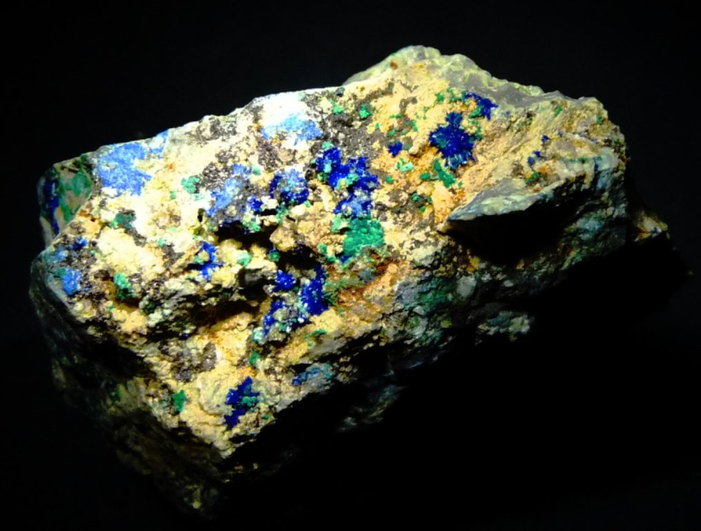 Azurita, Malaquita, Tirolita y Dolomita
40x25 mm.
(Autor: Jesus Franquesa Baucells)