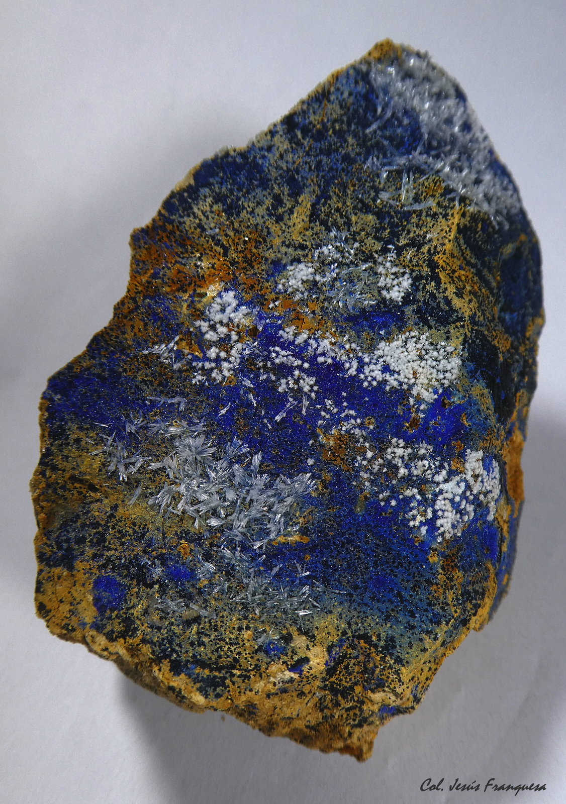 Azurita, Mimetita y Aragonito.
75x50 mm.
(Autor: Jesus Franquesa Baucells)