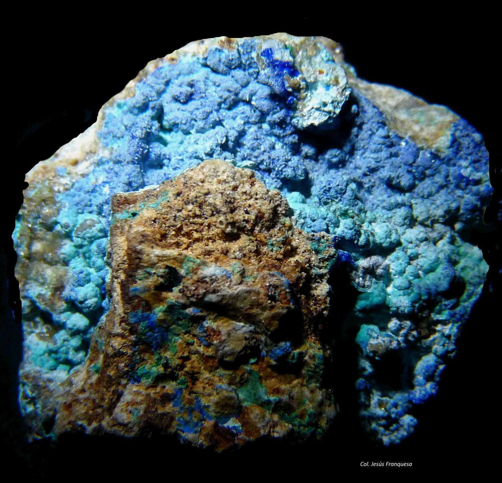 Azurita, Aurichalcita y Cerusita.
38x34 mm.
(Autor: Jesus Franquesa Baucells)