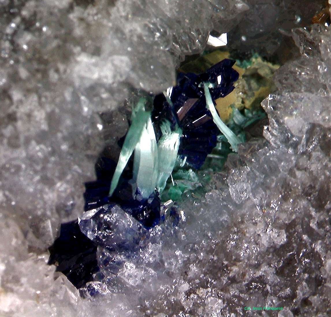 Azurita, Malaquita y Mimetita.
5´322x1´953 mm
(Autor: Jesus Franquesa Baucells)