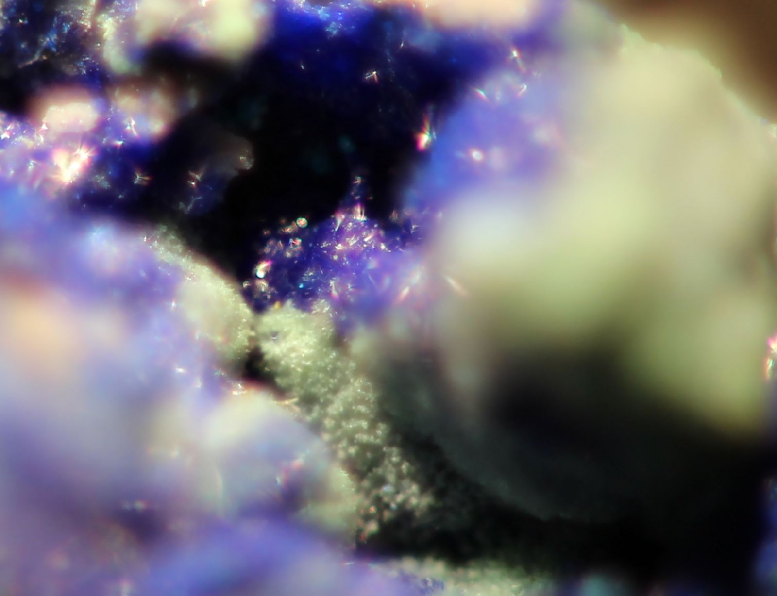 Azurita, Claraita, Tirolita
27 x 20 x 9 mm.
(Autor: José Luis Zamora)