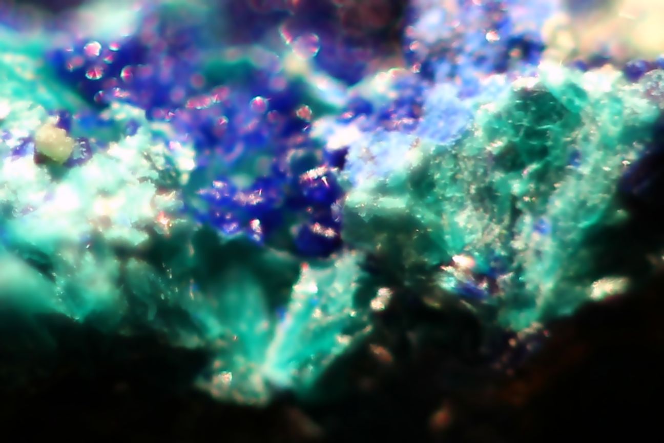Azurita, Claraita, Tirolita
27 x 20 x 9 mm
(Autor: José Luis Zamora)
