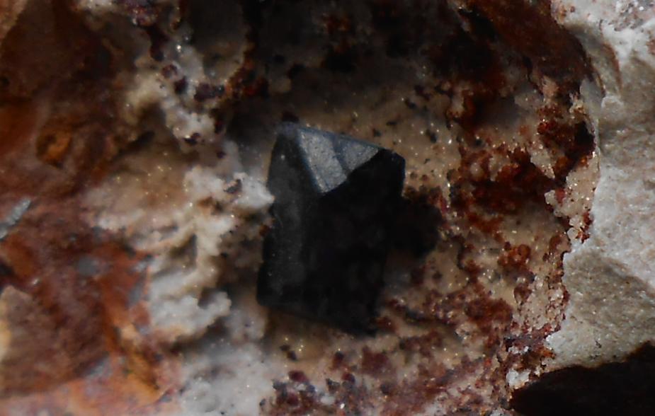 Azurita
8 x 6,5 x 6 cm
(Autor: Antonio Alcaide)