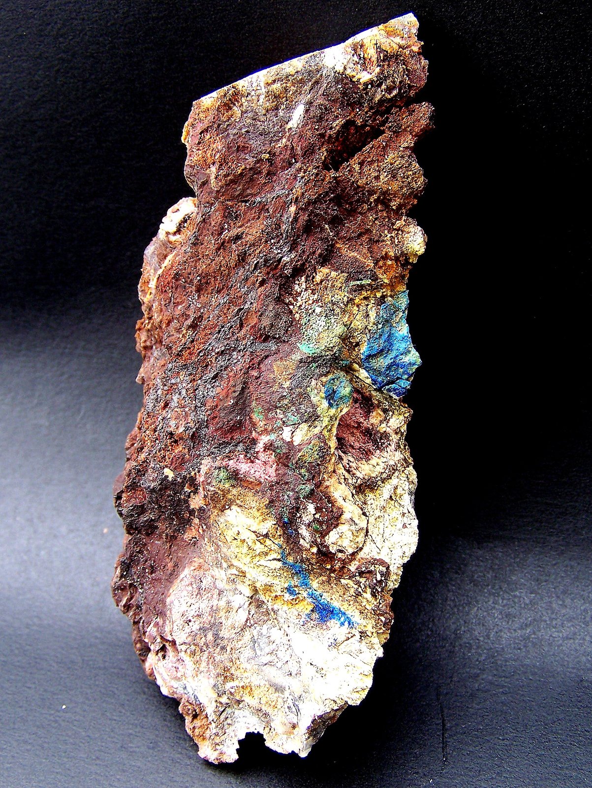 Azurita, Malaquita.
11cm por 6cm
(Autor: canada)